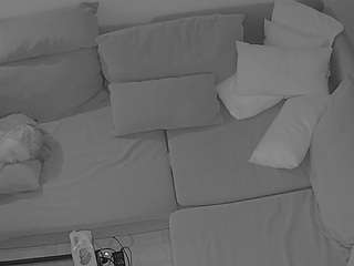 voyeurcam-julmodels-living-7