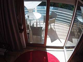 voyeurcam-julmodels-living-7