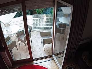 voyeurcam-julmodels-living-7
