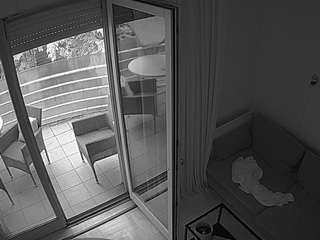 voyeurcam-julmodels-living-7