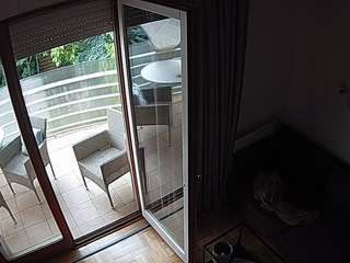 voyeurcam-julmodels-living-7