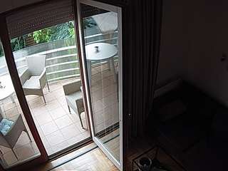 voyeurcam-julmodels-living-7
