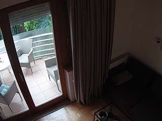 voyeurcam-julmodels-living-7