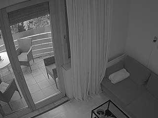 voyeurcam-julmodels-living-7