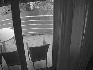 voyeurcam-julmodels-living-7