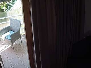 voyeurcam-julmodels-living-7