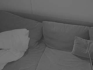 voyeurcam-julmodels-living-7