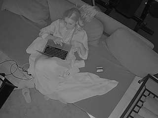 voyeurcam-julmodels-living-7