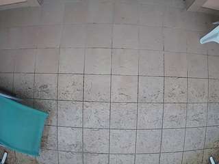 このモデルは現在ライブ中です。 voyeurcam-julmodels-loggia-1