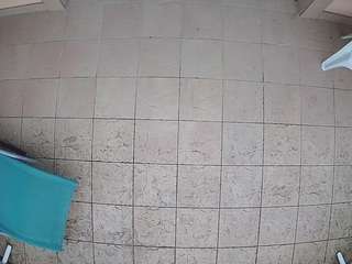 Este modelo está ao vivo agora. voyeurcam-julmodels-loggia-1
