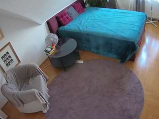 Cam Model Sites camsoda voyeurcam-julmodels-whitebed-1