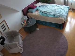 Voyeur Live Cameras camsoda voyeurcam-julmodels-whitebed-1