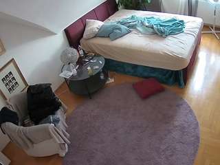 Voyure House camsoda voyeurcam-julmodels-whitebed-1