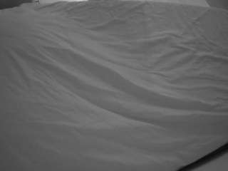 Latina Cam Models camsoda voyeurcam-julmodels-whitebed-1