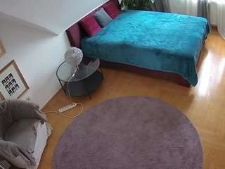 voyeurcam-julmodels-whitebed-1 webcam
