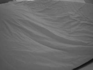 Reale Voyeur camsoda voyeurcam-julmodels-whitebed-1