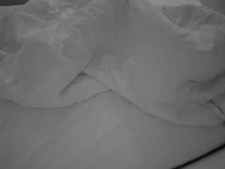 Voyeur Real Cams camsoda voyeurcam-julmodels-whitebed-1