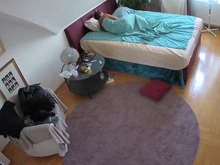 Voyur House camsoda voyeurcam-julmodels-whitebed-1