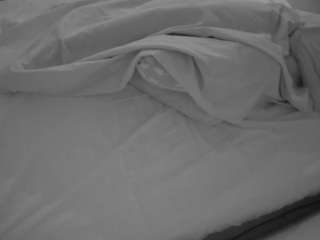 Cam Cam Models To camsoda voyeurcam-julmodels-whitebed-1