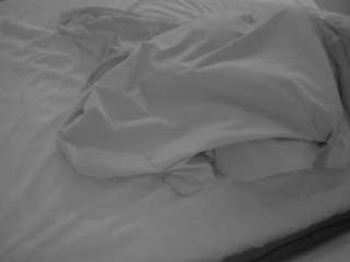 Cam Free Live Models camsoda voyeurcam-julmodels-whitebed-1