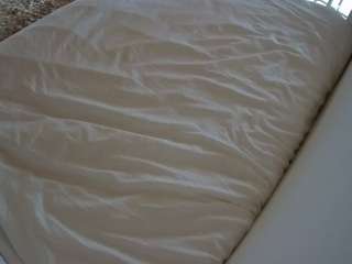 voyeurcam-julmodels-whitebed-1