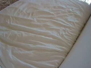 voyeurcam-julmodels-whitebed-1
