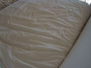 voyeurcam-julmodels-whitebed-1