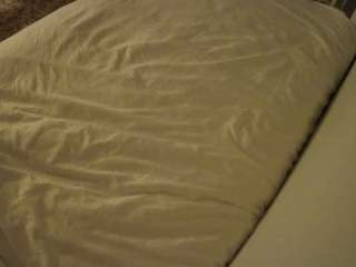 voyeurcam-julmodels-whitebed-1