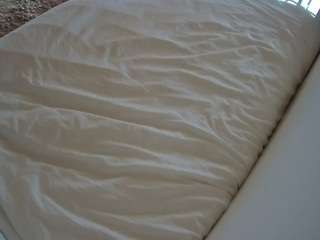 voyeurcam-julmodels-whitebed-1