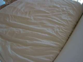 voyeurcam-julmodels-whitebed-1