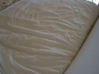 voyeurcam-julmodels-whitebed-1