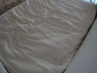 voyeurcam-julmodels-whitebed-1