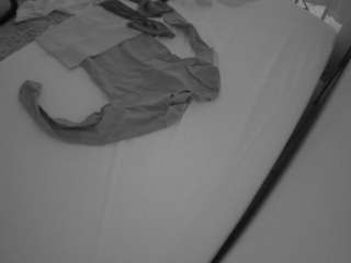 voyeurcam-julmodels-whitebed-1