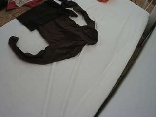 voyeurcam-julmodels-whitebed-1