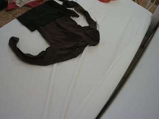 voyeurcam-julmodels-whitebed-1