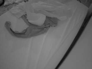 voyeurcam-julmodels-whitebed-1