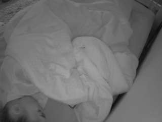 voyeurcam-julmodels-whitebed-1