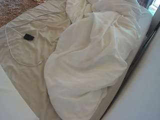 voyeurcam-julmodels-whitebed-1 webcam model
