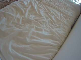 voyeurcam-julmodels-whitebed-1