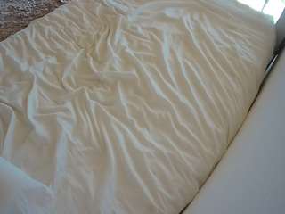 voyeurcam-julmodels-whitebed-1