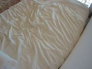 voyeurcam-julmodels-whitebed-1