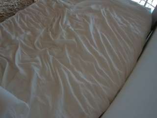 voyeurcam-julmodels-whitebed-1