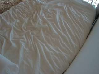 voyeurcam-julmodels-whitebed-1