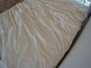 voyeurcam-julmodels-whitebed-1