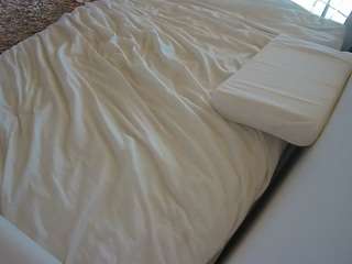 voyeurcam-julmodels-whitebed-1