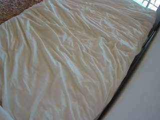 voyeurcam-julmodels-whitebed-1