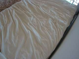 voyeurcam-julmodels-whitebed-1
