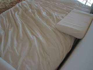 voyeurcam-julmodels-whitebed-1