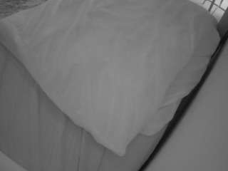 voyeurcam-julmodels-whitebed-1