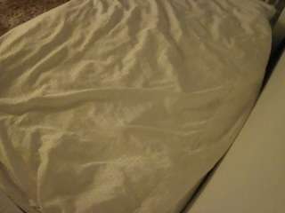 voyeurcam-julmodels-whitebed-1